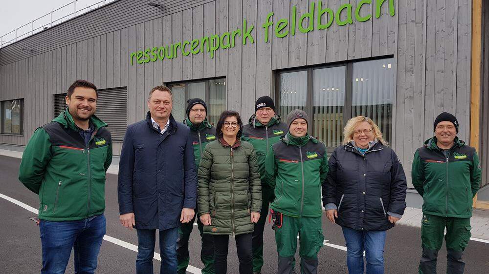 David Baar, Manfred Reisenhofer mit den Abfallberaterinnen und Mitarbeitern im Ressourcenpark