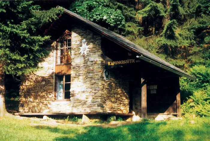 Die Kapunerhütte auf 1003 Metern ist eine markante Station auf der Wanderung zum Kapunerkogel an der slowenischen Grenze