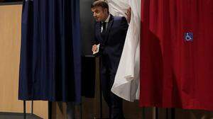 Macron bei der Stimmabgabe im Norden Frankreichs 