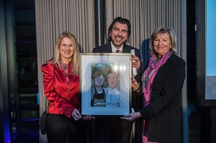 Die Gewinner Jasmin und Karl Kollmann wurden von Josef Wallner, dem Bürgermeister von Deutschlandsberg vertreten.