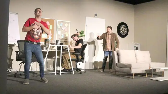 Eines gleich vorweg: Wenn die Friesacher Burghofspiele unter Obmann Helmut Wachernig zum „Theaterherbst“ in den örtlichen Stadtsaal laden, sind kräftige Anschläge auf die Lachmuskeln vorprogrammiert. So wie am Samstagabend bei der Komödie „Ladies Night“.