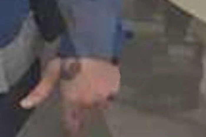 Erkennen Sie diesen Mann? Die Polizei bittet um die Mithilfe bei der Fahndung nach dem Puntigamer Bankräuber: Hinweise zur Identität des Täters bitte an den Journaldienst des Landeskriminalamtes Steiermark unter 059133/60 3333.