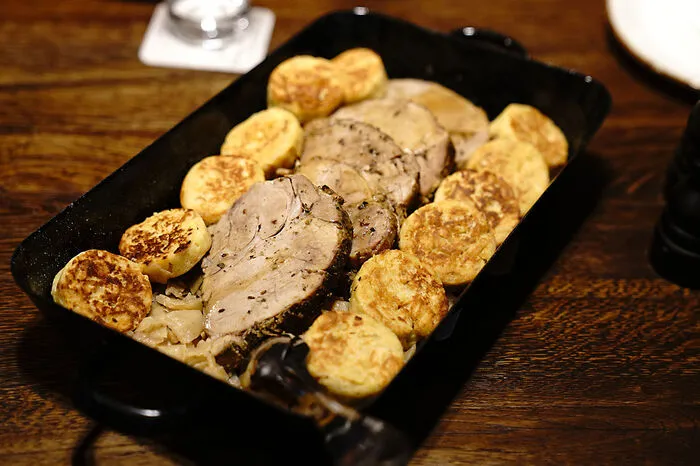Ein Schweinsbraten, der keine Wünsche offenlässt.