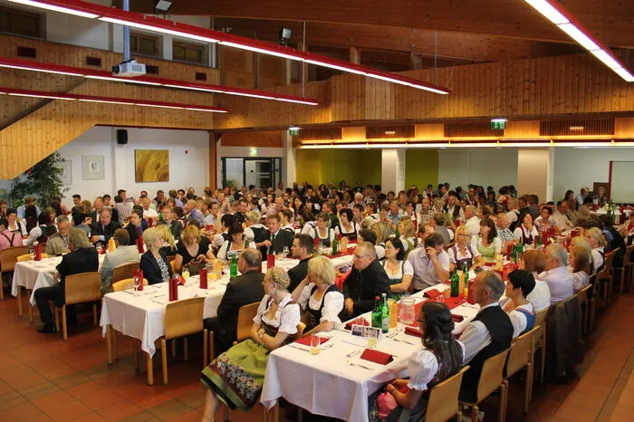 Der Saal war bis auf den letzten Platz voll.