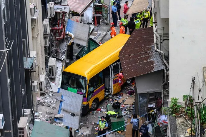 31 Menschen seien bei dem Unglück im November auf der Insel Tsing Yi verletzt worden, teilte die Polizei mit.