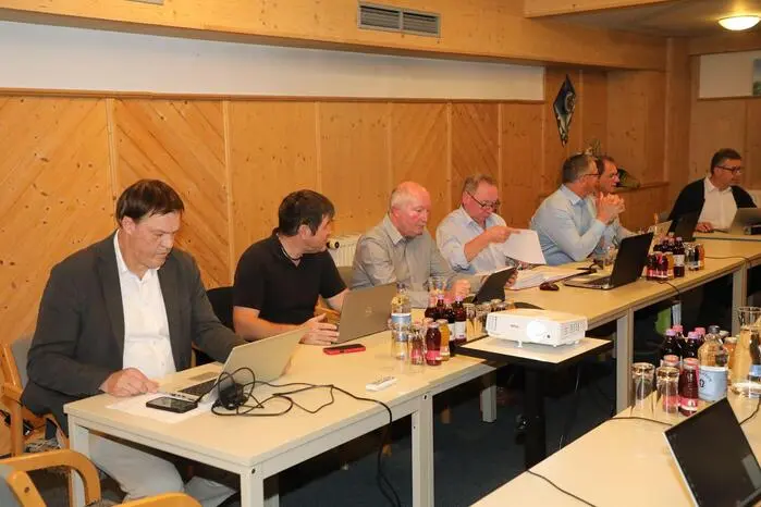 Die Eröffnungsansprache hielt der Präsident des ÖBFV, Robert Mayer. Unter den Anwesenden waren auch Landesbranddirektor-Stellvertreter Robert Lottermoser, Landesfeuerwehrrat Gerald Derkitsch, Landesfeuerwehrrat Erwin Grangl und Abschnittsbrandinspektor Andreas Stürzl. 