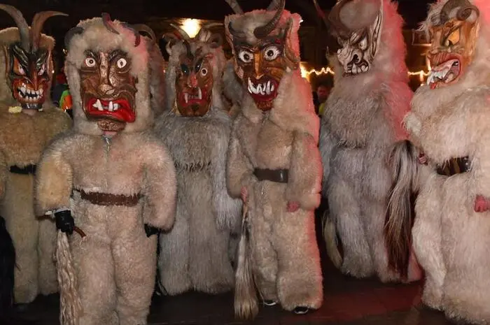 Werner Kampl, Chef von „Werner‘s Cafe“, organisierte den Perchtenlauf nun schon zum 29. Mal, er freute sich über das Mitwirken von acht Perchtengruppen, großteils aus der Region Murau und Murtal. 