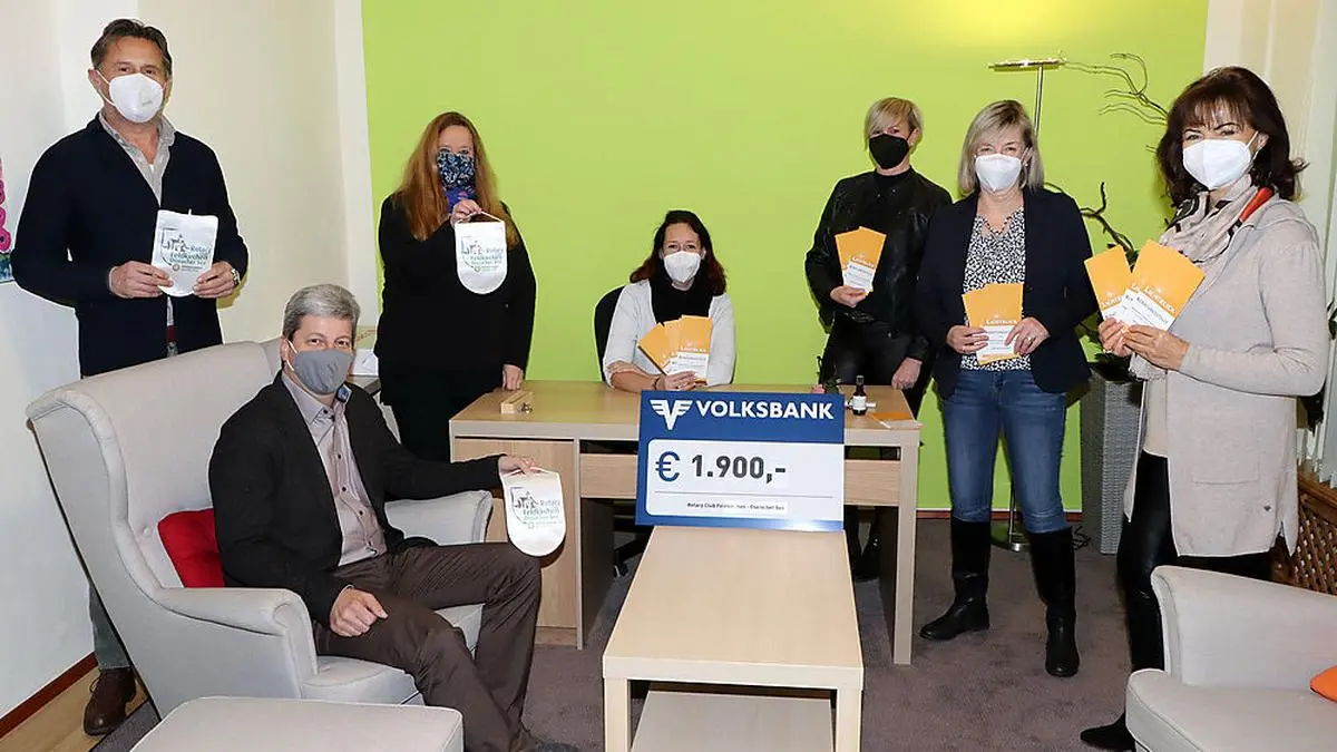 „Lichtblick“-Mitarbeiterinnen konnten 1900 Euro entgegennehmen