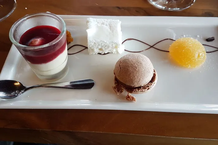 5. "Wie Gott in Frankreich". Die Desserts tragen ebenso dazu bei, dass man "wie Gott in Frankreich" speist. Man sollte darauf nicht verzichten, egal, wo man einkehrt.