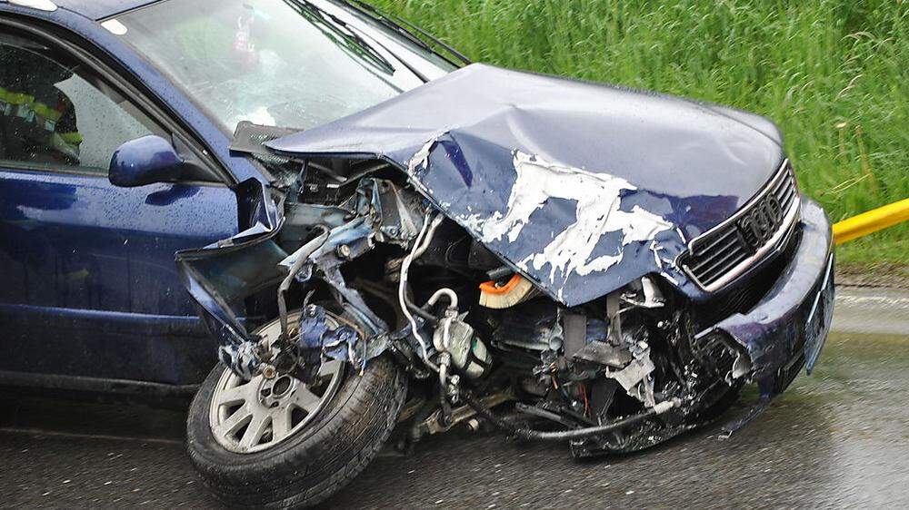 Demoliert: Großer Schaden am Auto