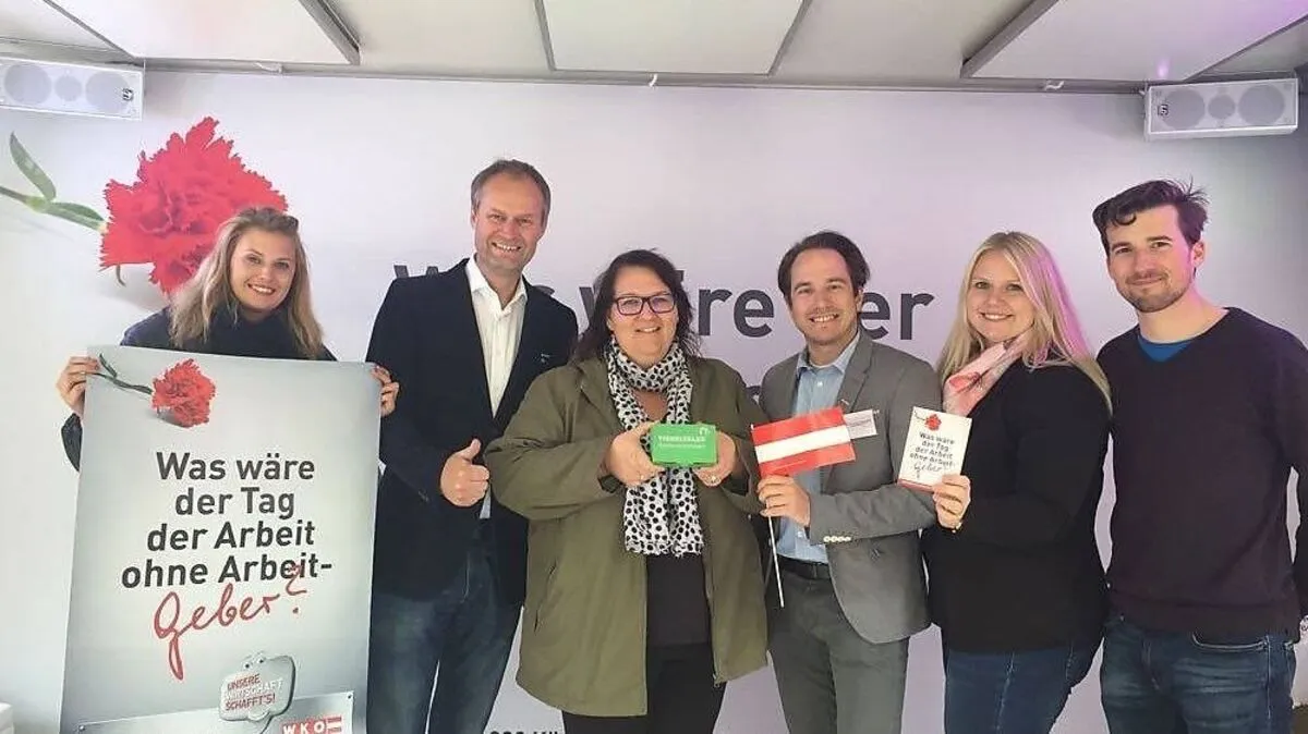 Achatz-Rachensberger bekam den Gewinn im Beisein von WKO-Bezirksstellenleiter Sebastian Adami, WKO-Bezirksobmann Christof Zechner und Lukas Bürger von der Jungen Wirtschaft überreicht