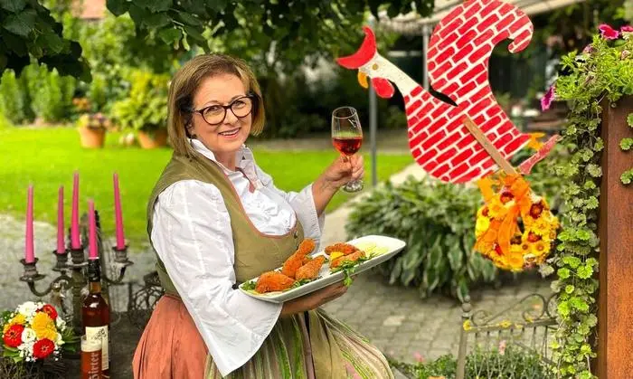 Iris Stromberger, Obfrau des Backhendlfestes