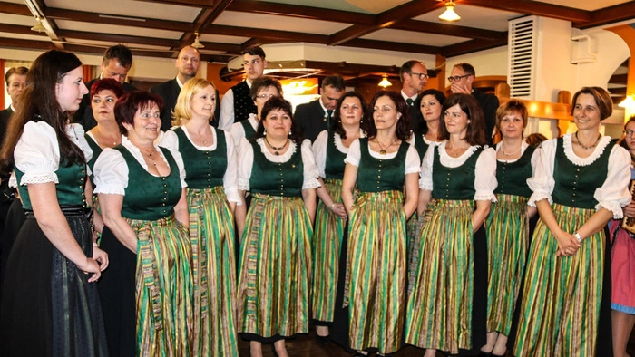 Der Reinerlös des Konzertes wird für eine Familie, deren Haus abbrannte, verwendet.