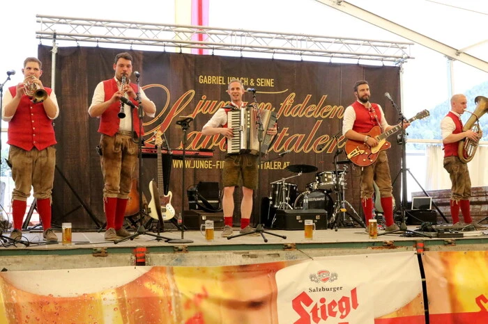 Viel Applaus gab es am Vormittag beim Frühschoppen für die "Jungen fidelen Lavanttaler", die sich in die Herzen der Besucher spielten.