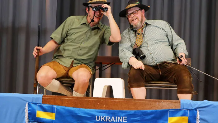 Der Faschingsstar "Althofner Tschentsche" Willi Wurzer war mit  Andreas Fischer im ersten Teil als  „Jäger auf der Pirsch“ in Liebenfels unterwegs.  