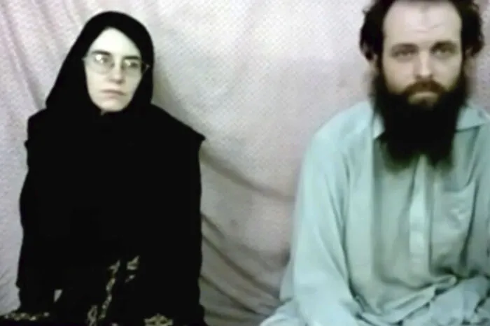 Boyle warf dem Haqqani-Netzwerk vor, 2014 eines seiner Kinder, eine kleine Tochter im Säuglingsalter, ermordet und seine Frau vergewaltigt zu haben. Aus "Dummheit und Bosheit" hätten sich die Entführer für seine wiederholte Weigerung gerächt, auf ihre Forderungen einzugehen. Um welche Forderungen es sich handelte, sagte Boyle nicht.