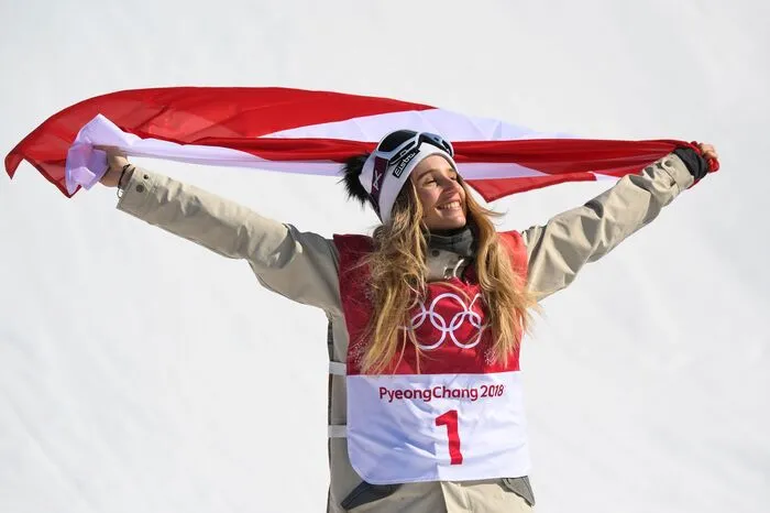 Anna Gasser: Die Topfavoritin im Big Air lieferte ab und begeisterte mit ihren sauber gelandeten "Backside Double Cork 1080" und "Cab Double Cork 1080" Fachwelt und Fans gleichermaßen. Die Kärntner Snowboarderin setzt im Freestyle-Sport neue Maßstäbe und eroberte souverän die Goldmedaille.