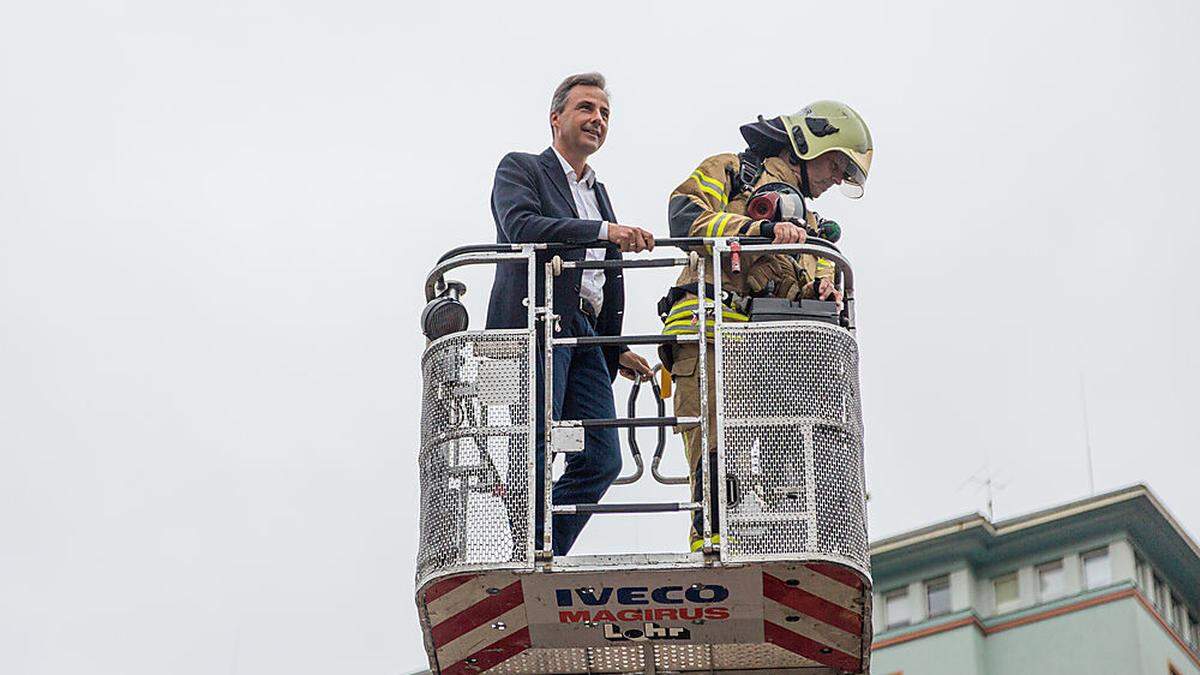Bürgermeister Siegfried Nagl wurde heute von der Feuerwehr &quot;gerettet&quot;