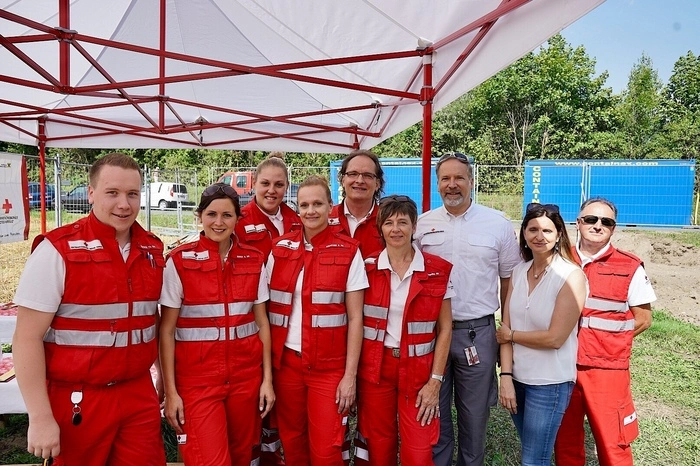 Die freiwilligen Helfer freuen sich schon auf den Neubau