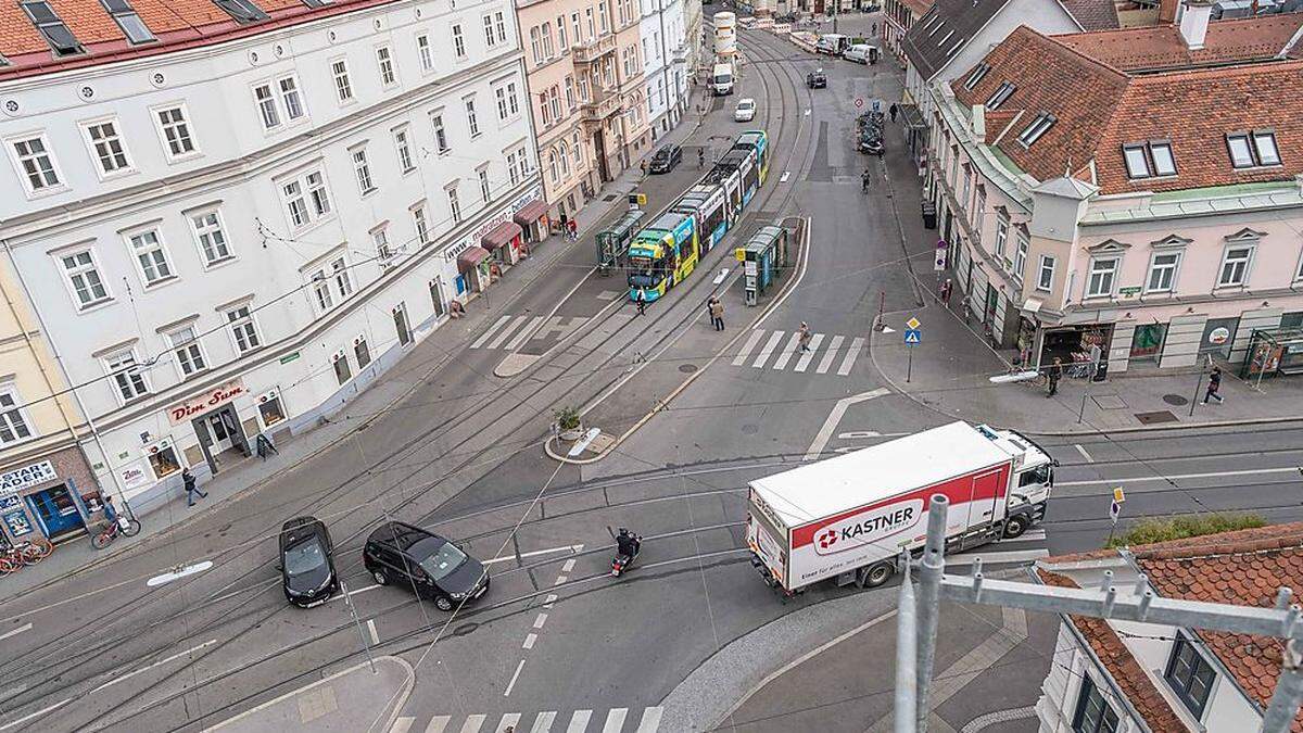 Die Verkehrsführung am Grazer Dietrichsteinplatz ist hochkomplex - und für viele höchst verwirrend