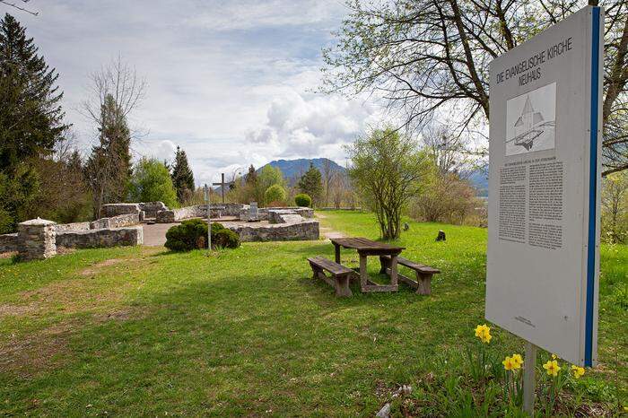 Ruine der einstigen evangelischen Kirche Neuhaus 