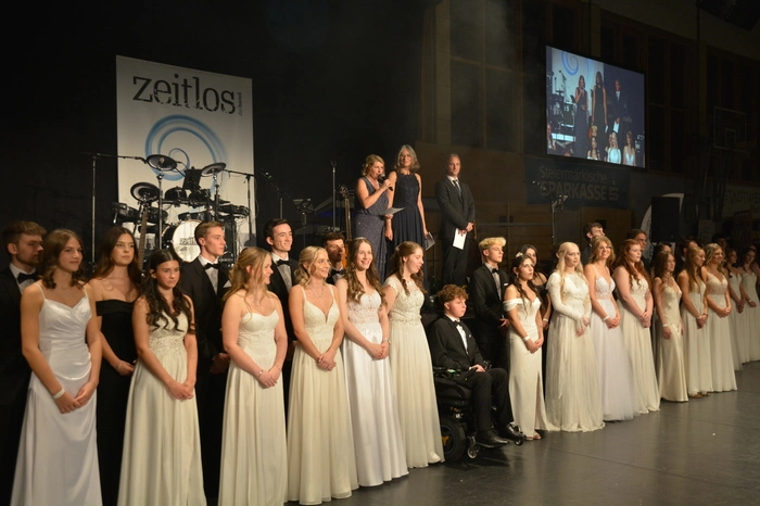 Die Klassenvorstände Georg Schöller-Petz (8a), Ursula Liebich (8b) und Eva Falkner (8c) übernahmen die Vorstellung der angehenden Absolventinnen und Absolventen.