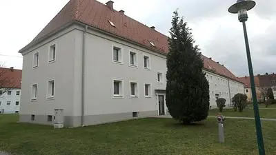 ABD0027_20181210 - STEYR - STERREICH: ZU APA0078 VOM 10.12.2018 - Jener Bau in dem ein 16-jhriges Mdchen ist in der Nacht auf Montag, 10. Dezember 2018, in Steyr in seinem Zimmer - augenscheinlich durch zwei Messerstiche in den Rcken - gettet worden war. Verdchtig ist der 17-jhrige Freund des Opfers. - FOTO: APA/KLAUS MADER/FOTOKERSCHI