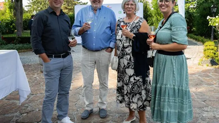 Trotz der spätsommerlichen Hitze drehte sich am Mittwochabend im Weinschloss Thaller in Maierhofbergen bei Großwilfersdorf alles ums Skifahren – und auch edle Tropfen. 