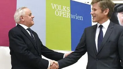 Volksoperndirektor Meyer mit Kulturminister Ostermayer