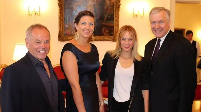 Wolfgang Puck, Lisa Wieland, Mirjam Weichselbraun und Botschafter Martin Eichtinger (von links) ließen es sich an dem Abend in London gut gehen.