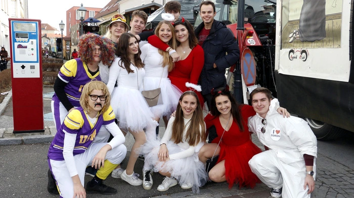 Schon Tradition hat das Faschingstreiben durch die Fürstenfelder Innenstadt.