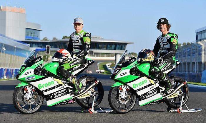 Das Greenpower-KTM-Team mit Kofler (links) und Binder