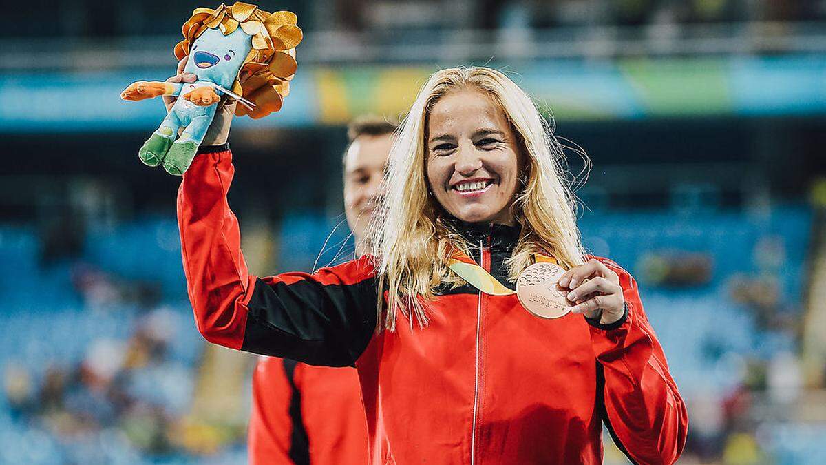 Speerwerferin Natalija Eder freut sich über Bronze