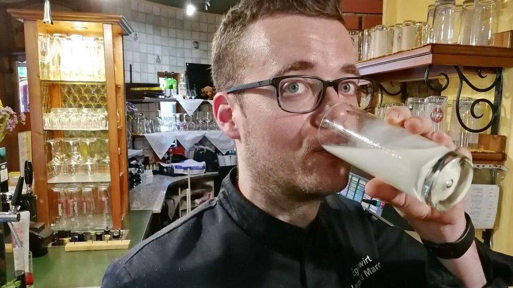 Marco Leypold möchte die Milch, die er für seinen Betrieb braucht, nur mehr in Mehrwegverpackungen angeliefert bekommen
