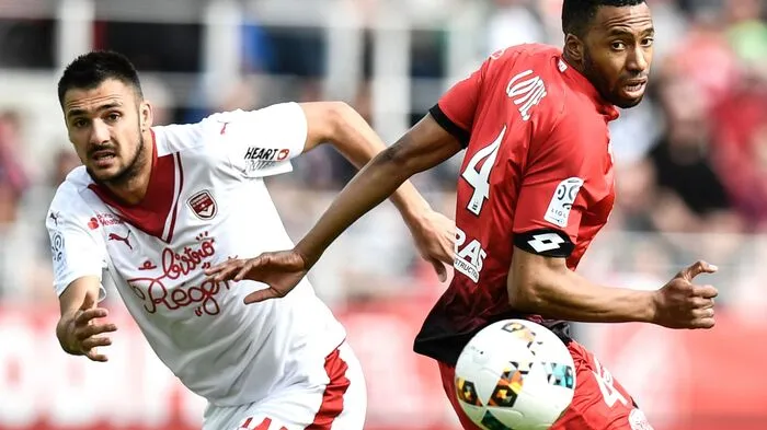 Jordan Loties (rechts) und Gaetan Laborde beim Ligue1-Spiel zwischen Dijon und Bordeaux