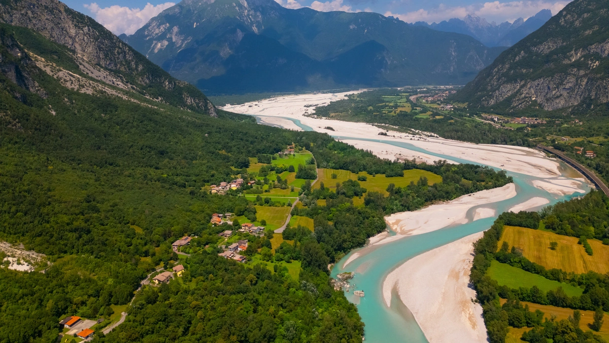 Wilde Flusslandschaft Tagliamento trifft italienischen Genuss