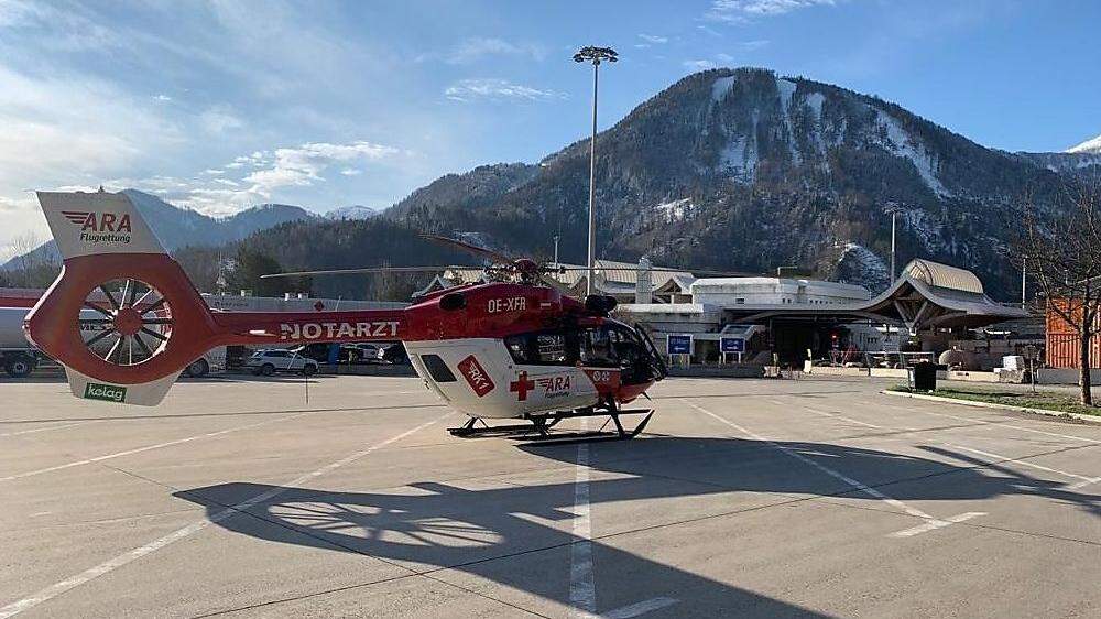 Per Hubschrauber wurde der Schwerverletzte nach Klagenfurt gebracht