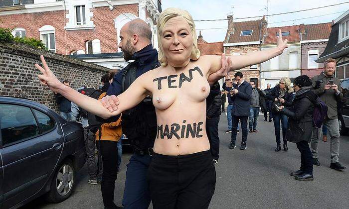Der Nackt-Protest gegen Le Pen
