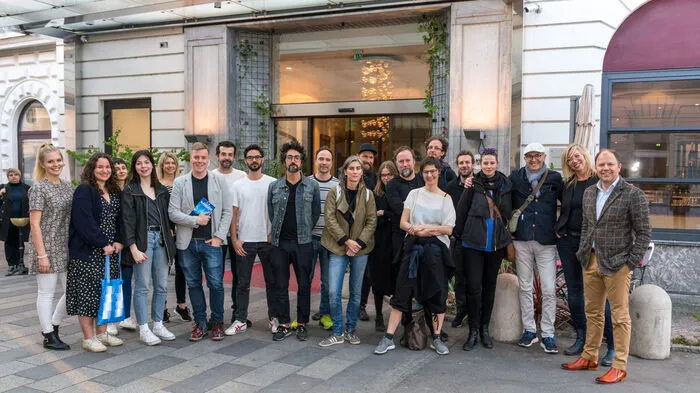 Bevor sich die Grazer Innenstadt am Sonntag für drei Abende in eine riesige Kunst-Spiel-Fläche verwandelt und 19 Kunstprojekte für Zigtausende staunende Augen und Ohren sorgen, sind etliche der Künstler aus ganz Europa und sogar aus Japan und Kanada bereits in Graz eingetroffen.