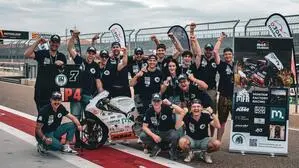 Das MontanFactoryRacing-Team der Montanuniversität Leoben feierte ihren Erfolg auf der Rennstrecke