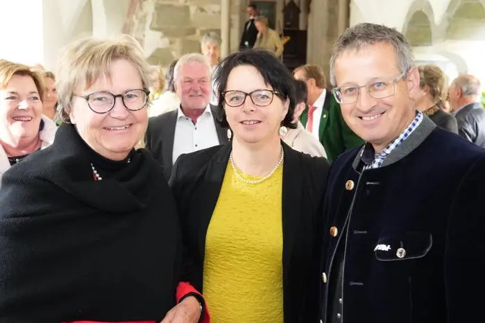 Erika Schuster mit Astrid und Albert Burgstaller