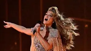 Delta Goodrem performt ihren Song „Eclipse“ 