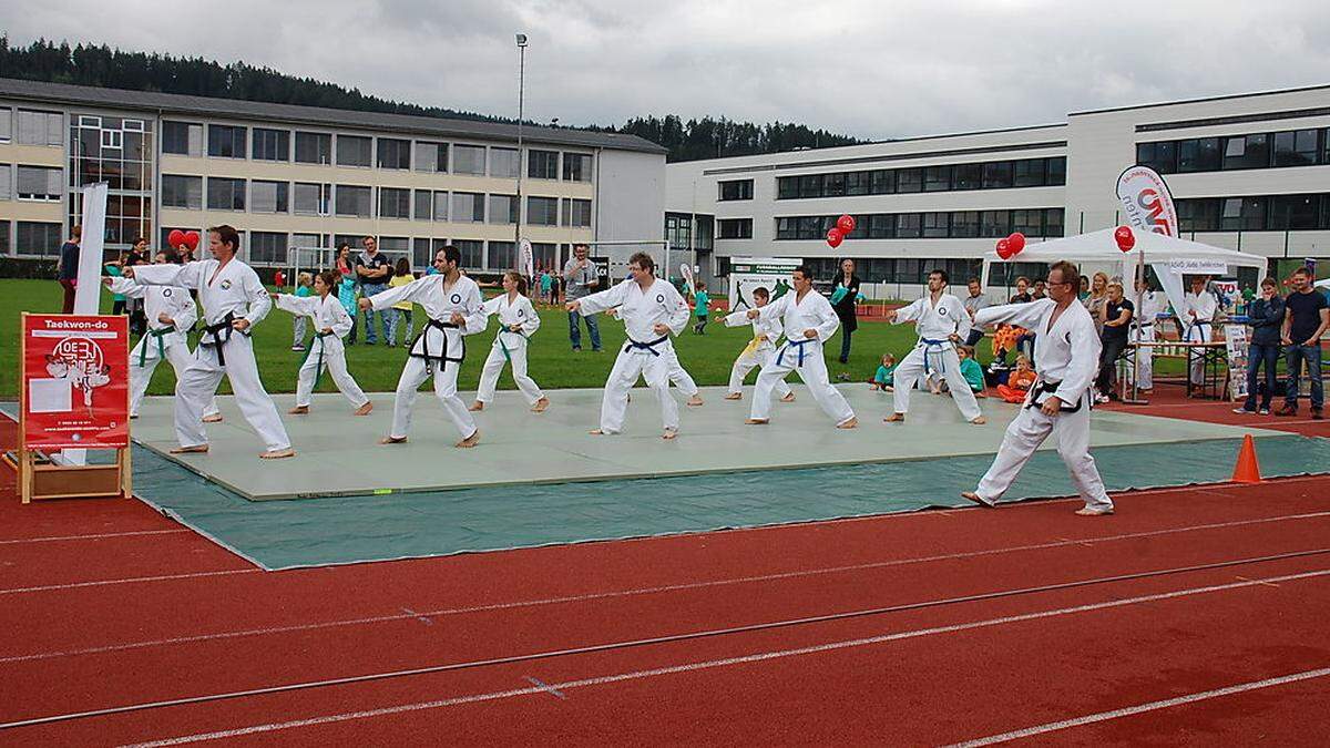 Die Sportvereine zeigen auch eigene Showeinlagen