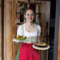 Eva-Maria Schrempf von der Brandalm weiß: In der traditionellen Pfanne werden Steirerkasnockn doppelt so gut.