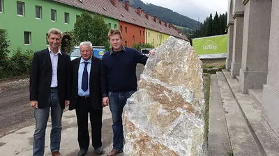 Gerhard Brix, Günther Arneth und Johannes Arneth (v. l.) sind mit dem Verlauf der Umbauarbeiten im Münichtal zufrieden, nachdem einige Schwierigkeiten ausgeräumt wurden