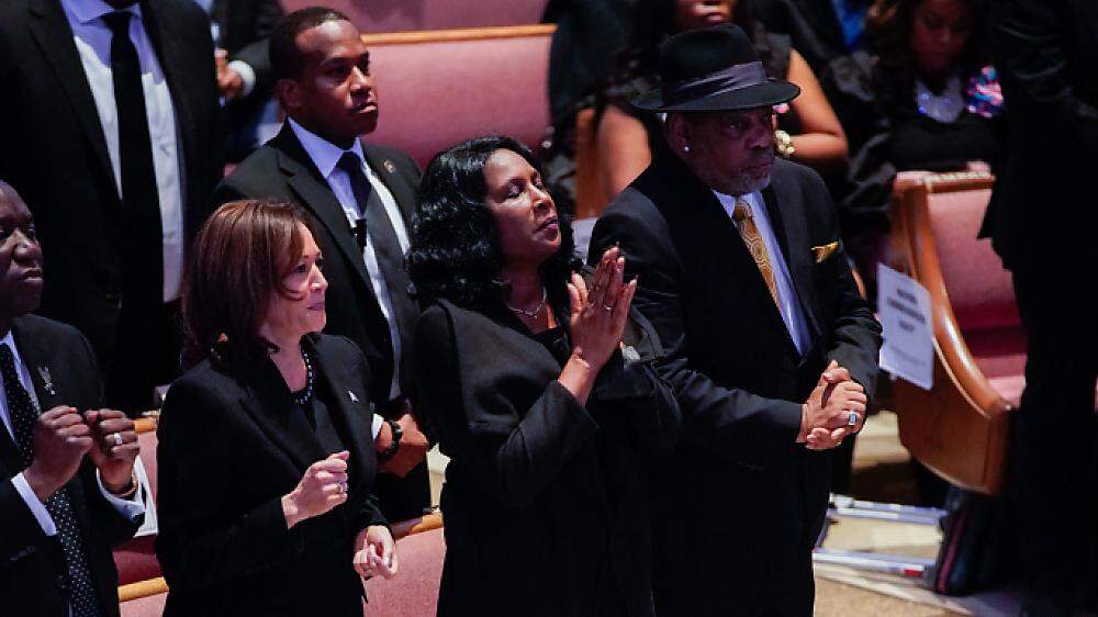 Vizepräsidentin Kamala Harris sprach den Angehörigen ihr Beileid aus