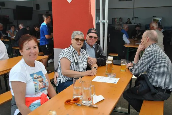 Zahlreiche Besucher kamen nach Dietersdorf bei Loipersdorf, um das ebenso originelle wie beliebte Spektakel mitzuerleben. Verantwortlich für die Veranstaltung zeichnete Präsident Ferdinand „Bomba“ Liendl mit seinem Team.