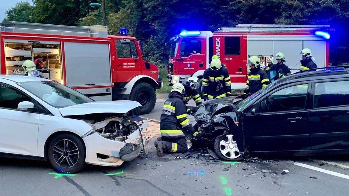 Zwei Lenkerinnen wurden verletzt