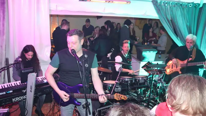 Die Partyband Petznbluat sorgte für die gute Stimmung am Völkermarkter Hauptplatz.