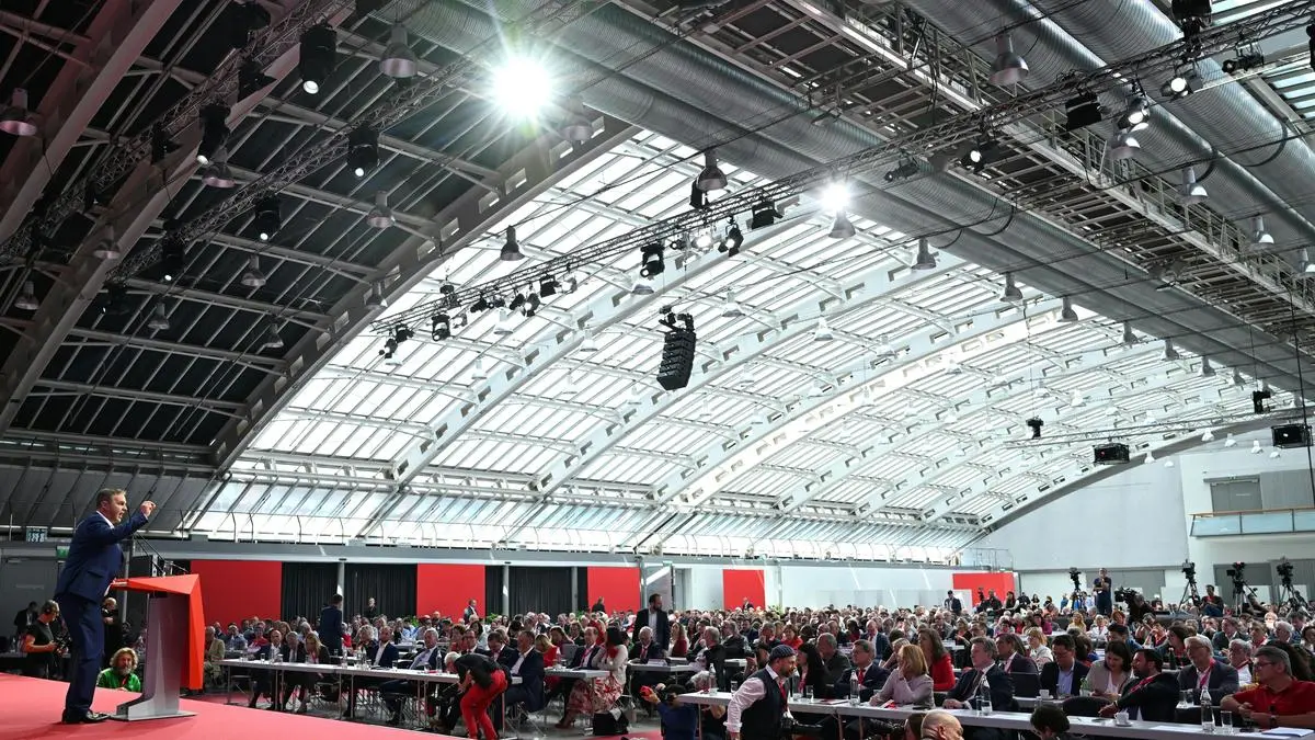 Andreas Babler beim Sonderparteitag in Linz